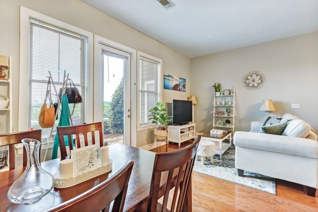 Photo - 1195 Milton Terrace SE Unidad 5105