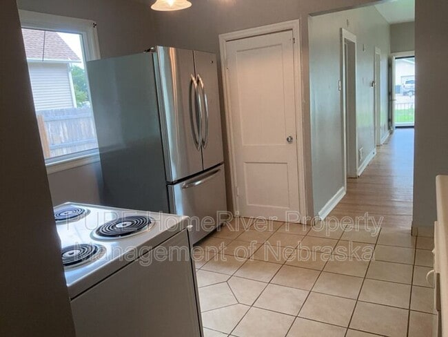 Photo - 921 W 8th St