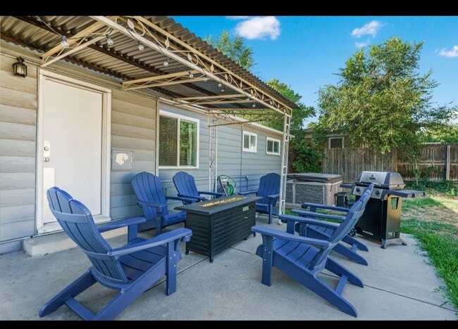 Photo - 5295 Perry St