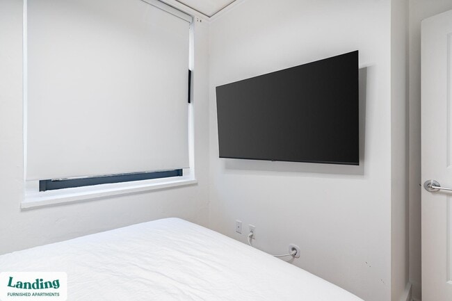 Photo - 933 McGee St Unit 2-915