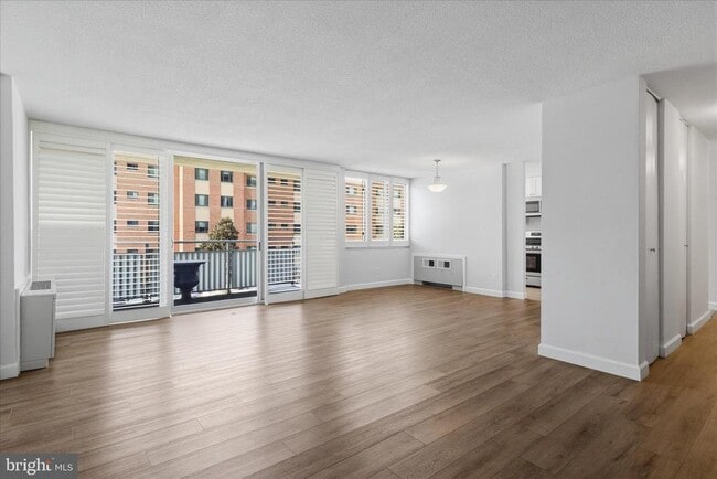 Building Photo - 1301 S Arlington Ridge Rd Unit 308
