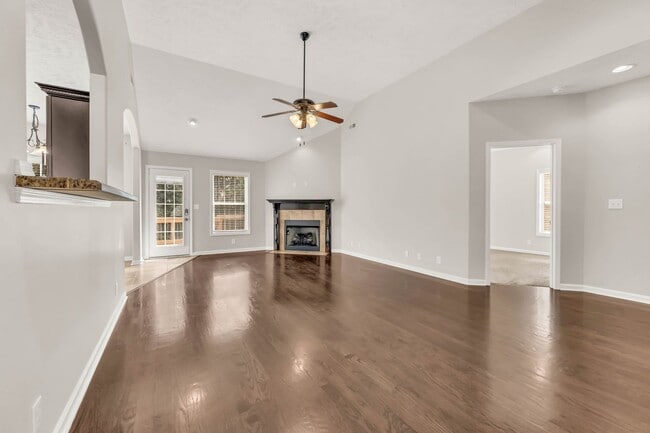 Photo - 1712 Apache Way