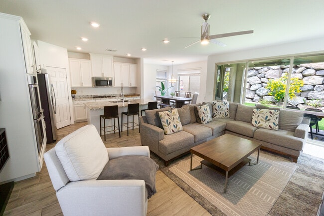 Spacious Living Room - 12412 Shoreline Echo Ave
