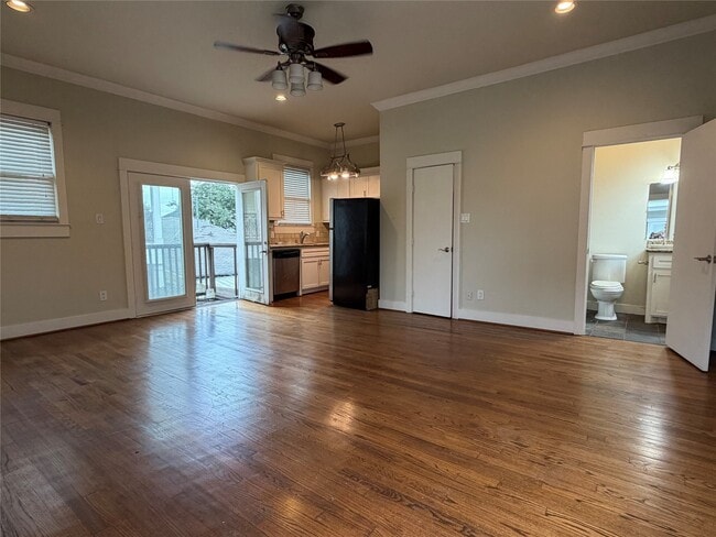 Photo - 614 E 10 1/2 St