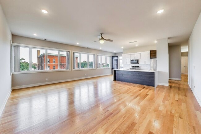 Building Photo - 1641 W Grand Ave Rental