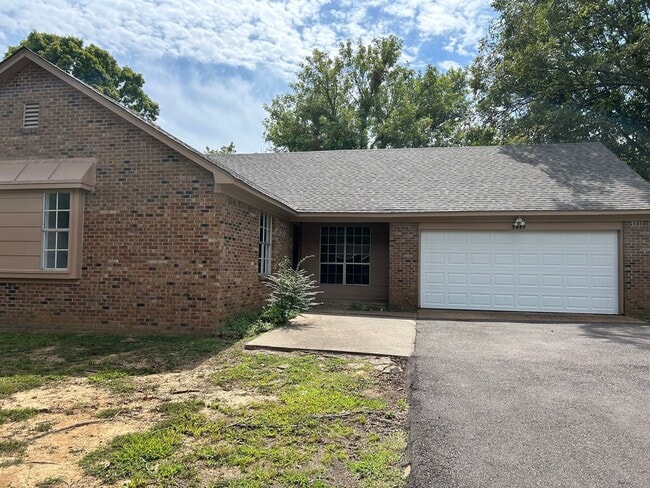 Building Photo - 7397 Meadowbrook Dr