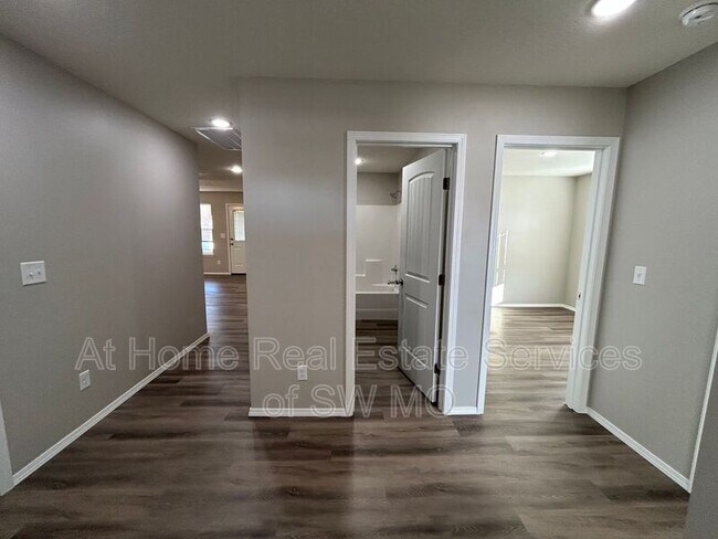 Photo - 702 Watermill Cir