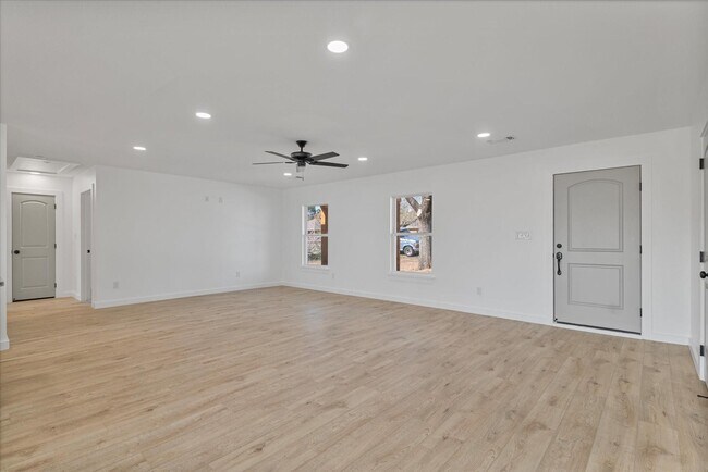 Photo - 311 Church St