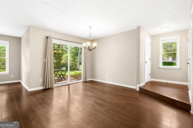 Photo - 651 Stratford Green Way