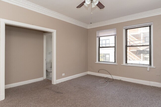 3824 N Fremont Unit 312