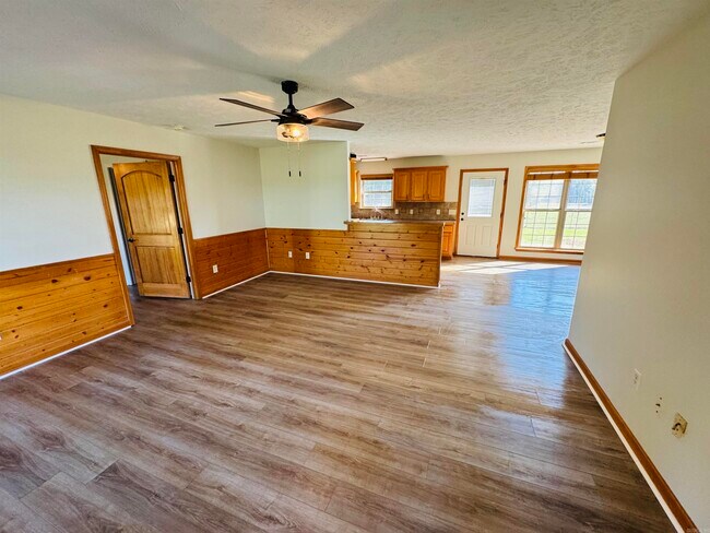 Photo - 577 Cemetery Rd