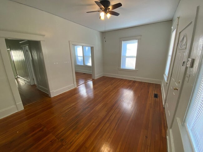 Photo - Spacious Duplex Unit Near Duke and Downtown / All Appliances and Fenced Backyard Unidad B