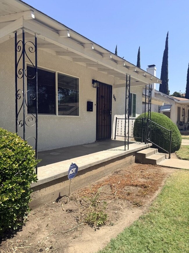Photo - 823 W 21st St Unidad 821 W 21st