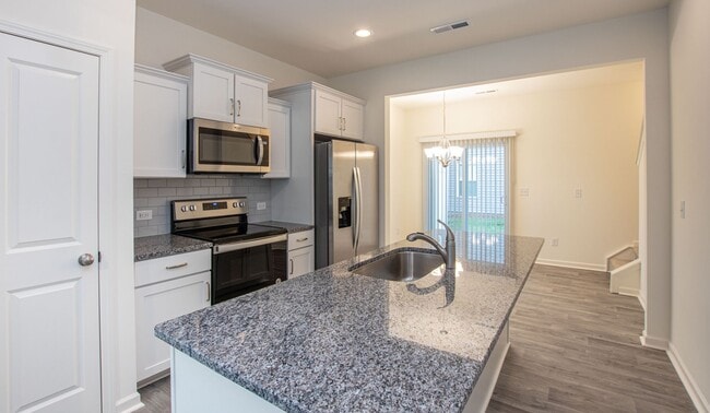 Photo - BEAUTIFUL 2 Bedroom Townhome in MIDLAND - Available July 2026