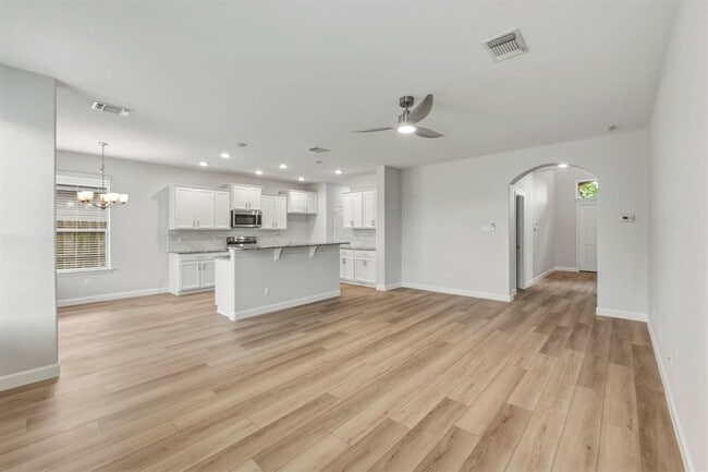 Photo - 301 Serpentine Ln