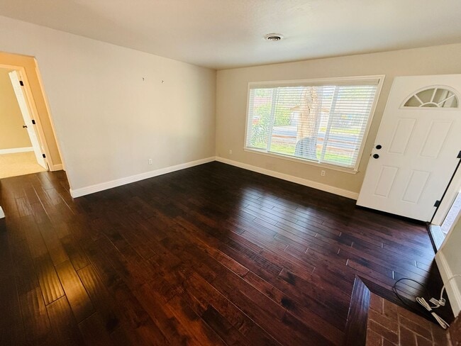 1596 Andy Jo Cir