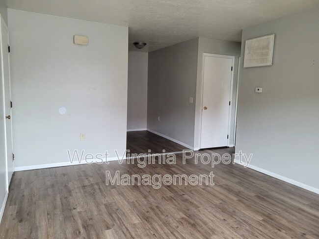 Photo - 130 Elm St Unit Apt 2