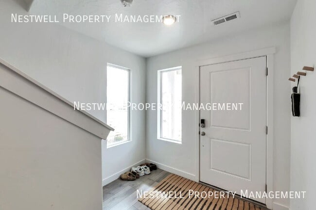 Photo - 1123 E Hatch Row