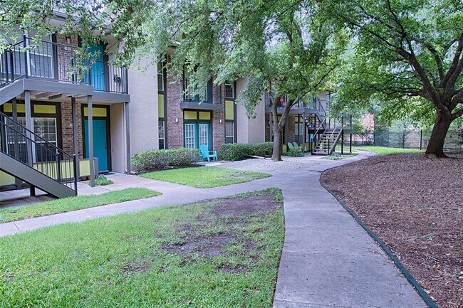 Photo - 7685 Northcross Dr Unidad 426