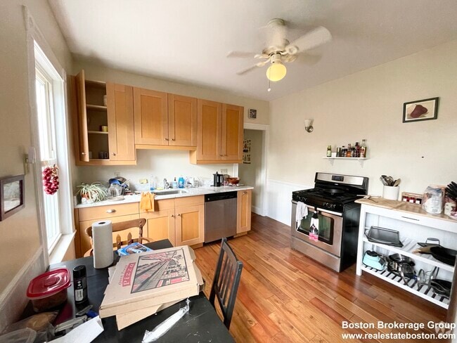 Building Photo - 26 Taft St Rental
