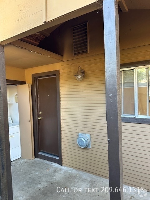 Building Photo - 115 1/2 Poplar -1/2 Unit 1/2 Rental