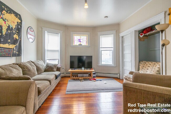 Building Photo - 2 Elton St Unit 1