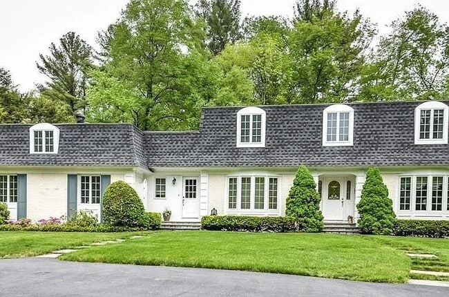 Building Photo - 16 Munnings Dr