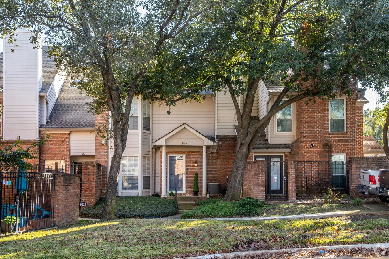 Additional Building View - Quail Ridge Condominiums