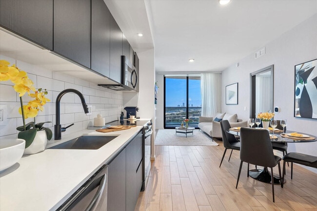 Photo - 398 NE 5th St Unidad SI ID1372285P