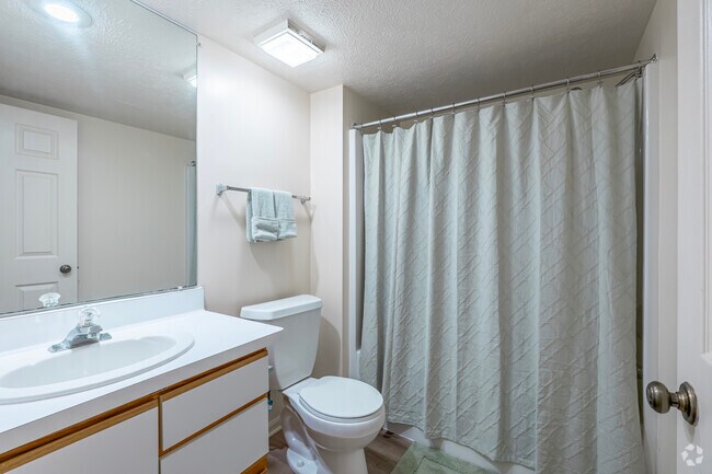 2BD, 2BA - 1,025SF - Primary Bathroom
