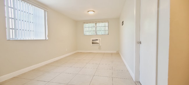 Photo - 567 E 11th St Unidad A Rental