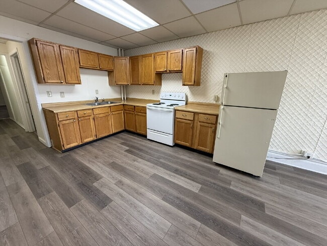 Photo - 121 N High St