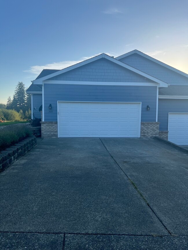 Photo - 301 Brant Ln