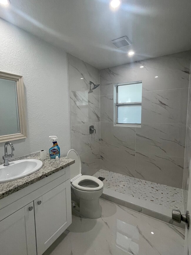 Photo - 646 Latona Ave Unit 2