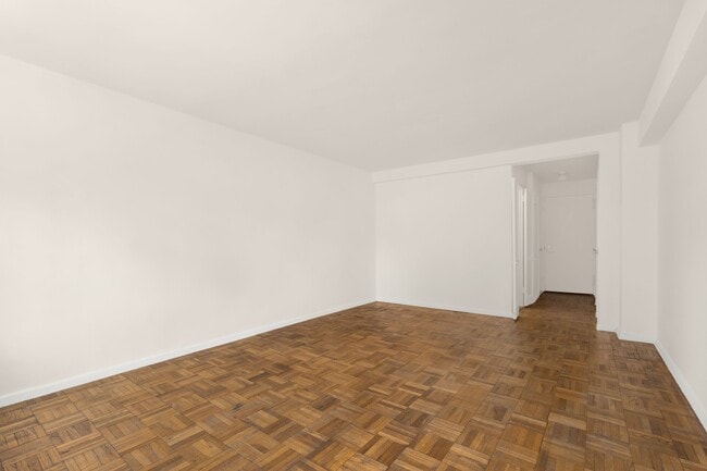 Photo - 335-341 E 51st St