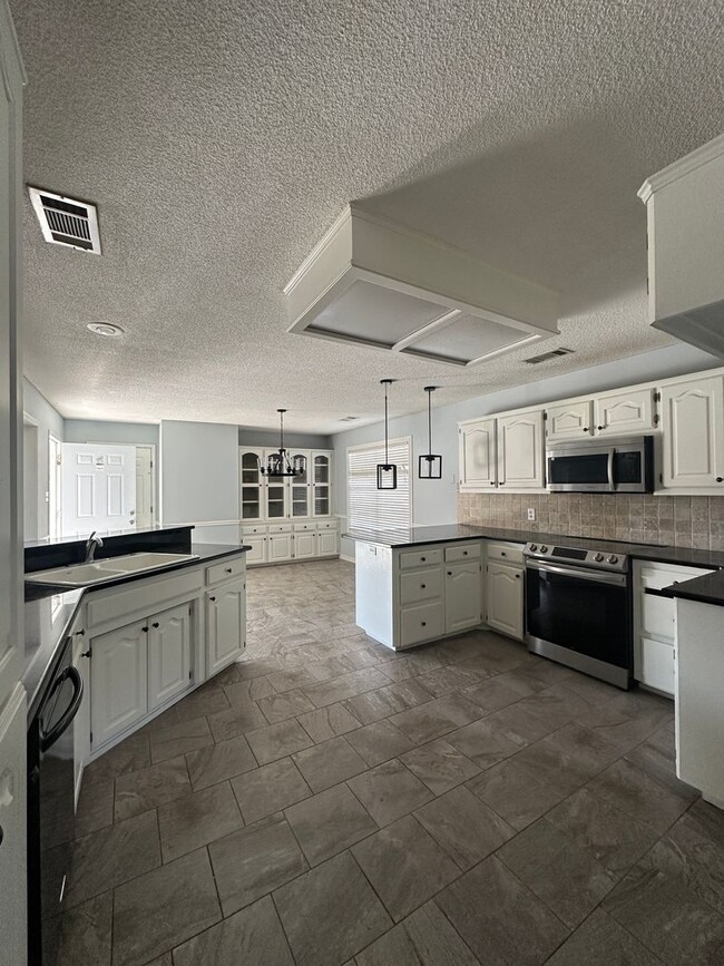 Photo - $2,000.00 MOVE-IN-SPECIAL