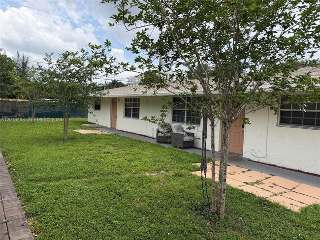 Photo - 808 SW 30th St Unidad Rear