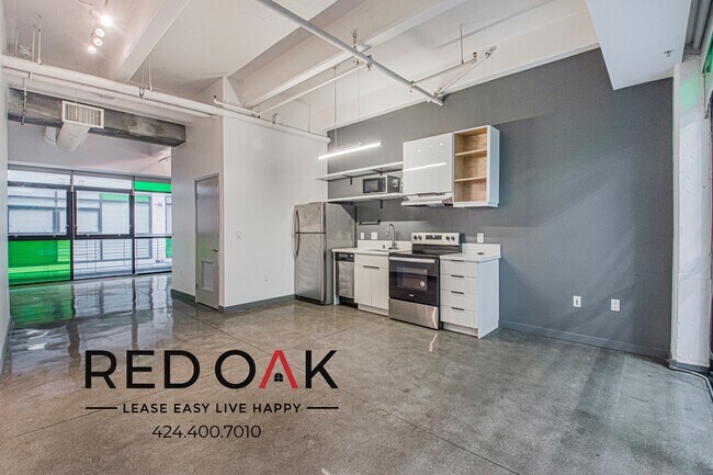 Building Photo - 430 S Broadway Unit 205