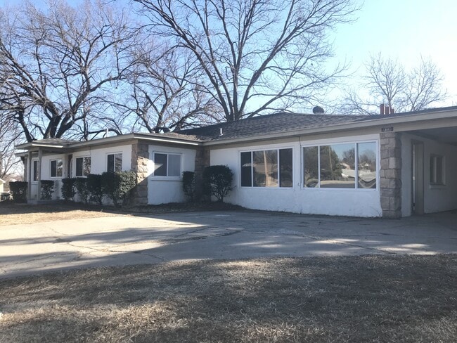 Photo - 223 E Independence St