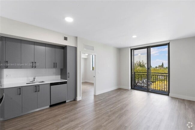 Building Photo - 1559 NW 15th Street Rd Rental