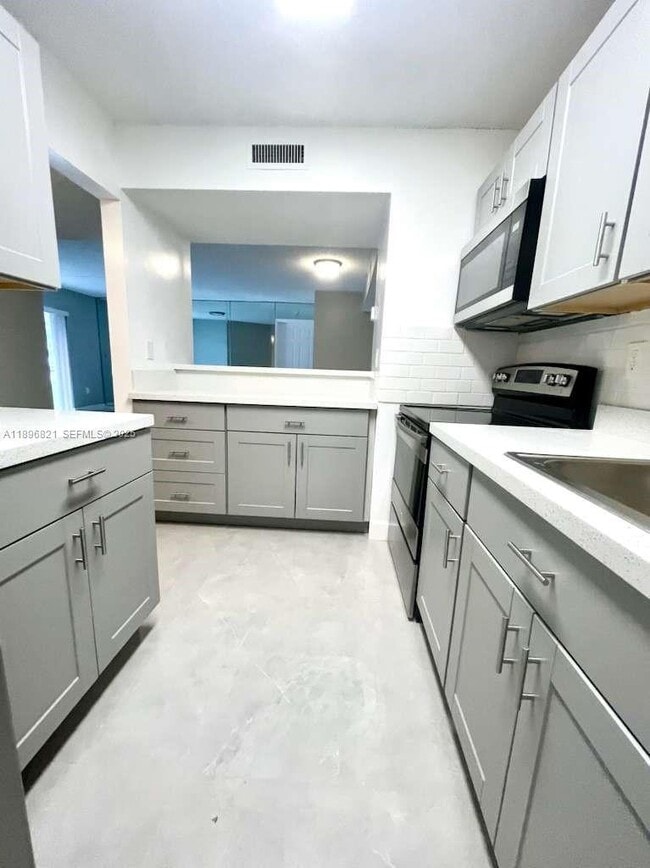 Building Photo - 20730 NE 4th Pl Unit 106