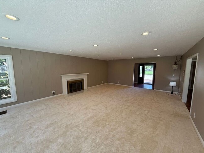 Photo - 4135 Rivercrest Dr N