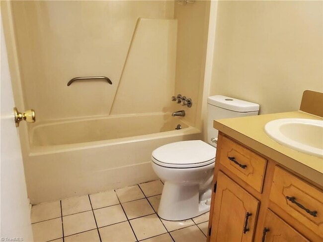 Photo - 619 Creed St Unit E