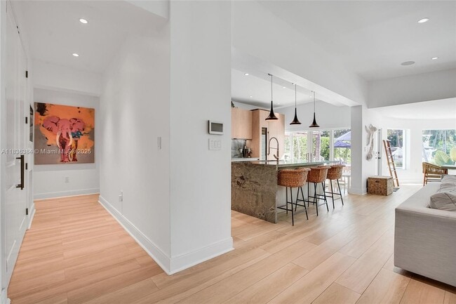 Photo - 815 NE 76th St