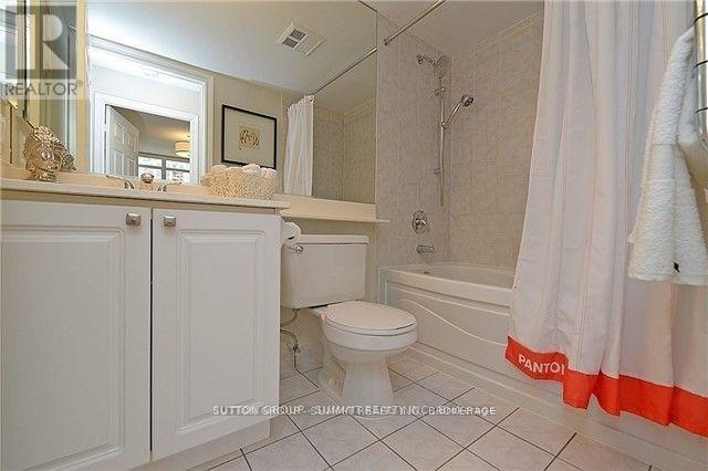 Photo - 3880 Duke of York Blvd Unité 2104