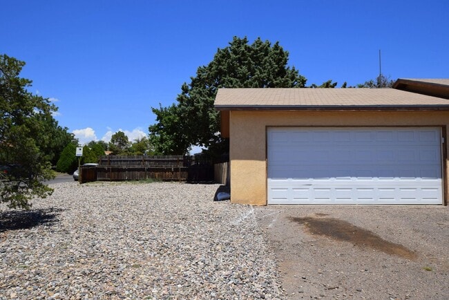 Photo - 3 bed 2 bath 2cg in SE Rio Rancho