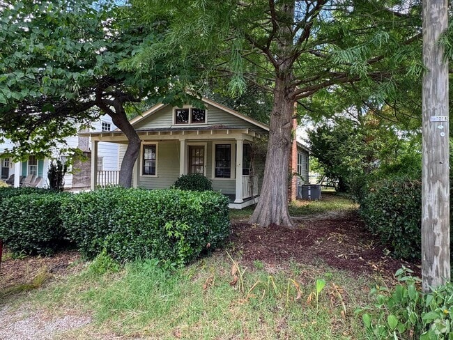 Building Photo - Cute Bungalow Near NC State Fairgrounds - ... Rental