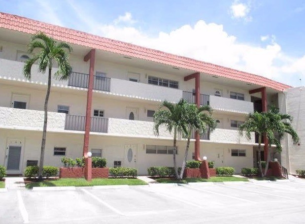 Photo - 9511 N Hollybrook Lake Dr Unidad 305