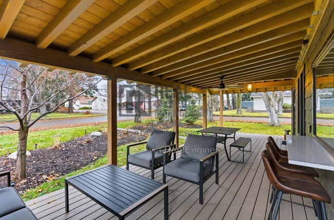 809 3rd Ave W