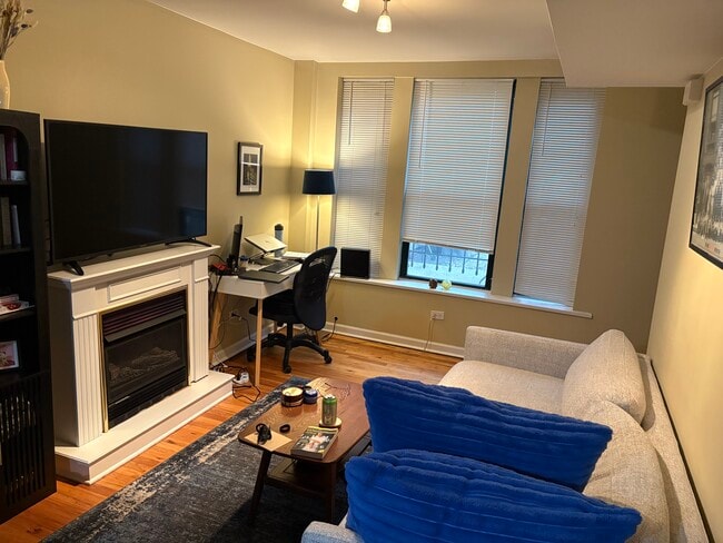 Photo - 3654 N Marshfield Ave Unit MarshfieldCoachHouse#1